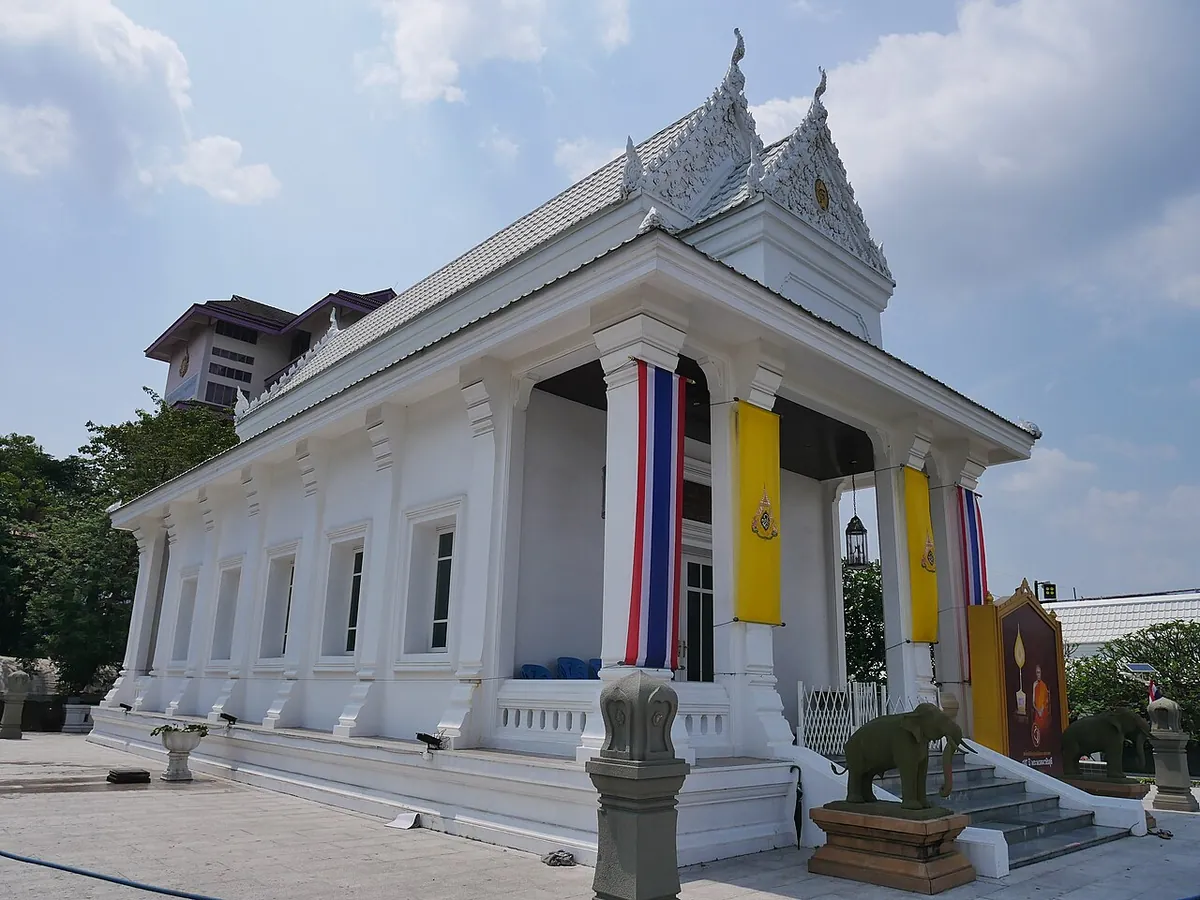 พวงหรีดส่งด่วนเขตห้วยขวาง รัชดา — วัดพระราม 9 กาญจนาภิเษก