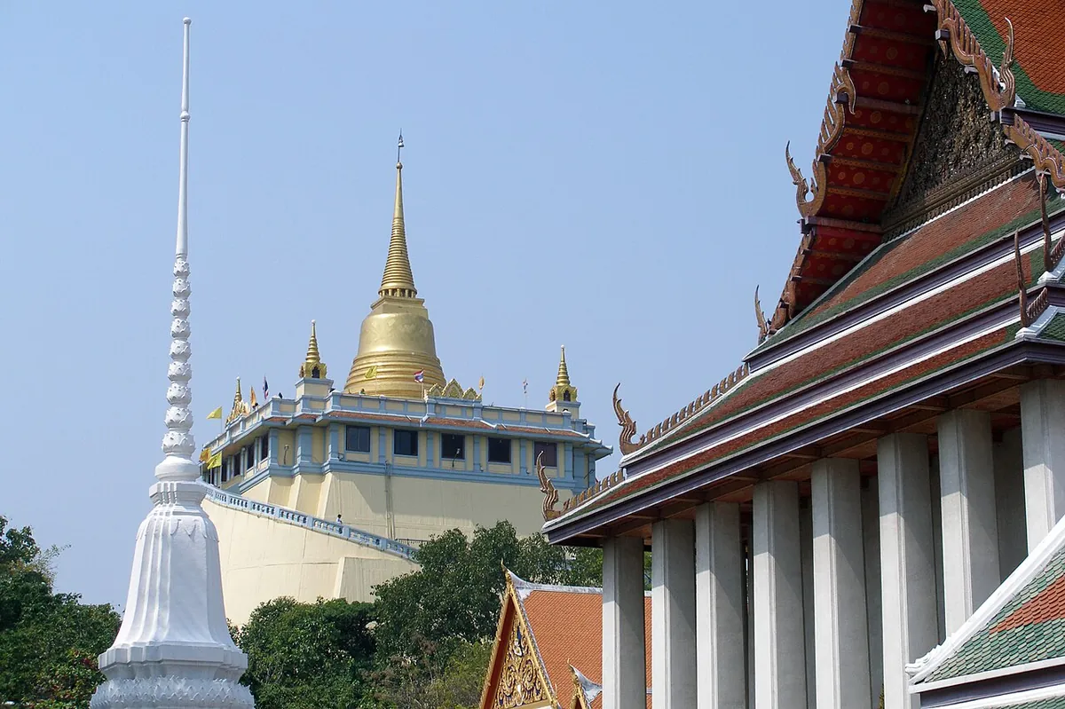 พวงหรีดส่งด่วนเขตป้อมปราบศัตรูพ่าย — วัดสระเกศ ภูเขาทอง