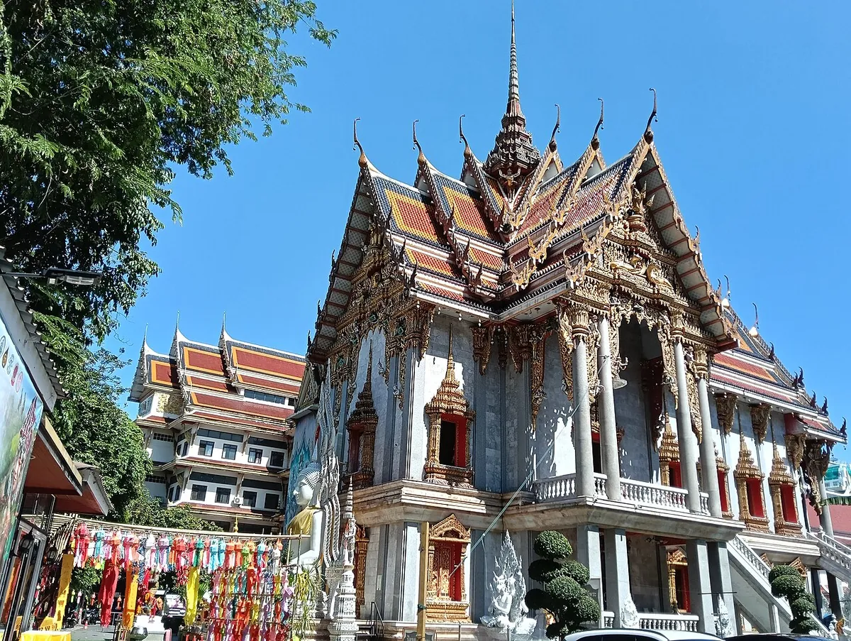 พวงหรีดส่งด่วนเขตสาทร เจริญกรุง — วัดสุทธิวราราม